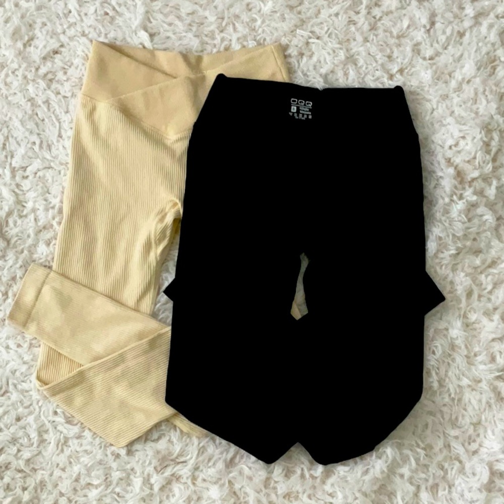 2 pair yoga pants🖤🤍
